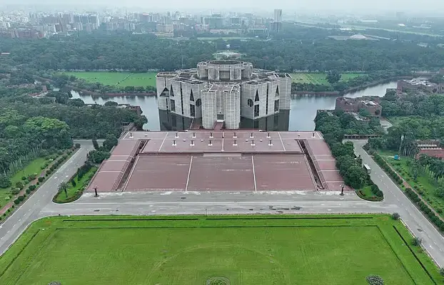 সংসদ ভবন তৈরি
